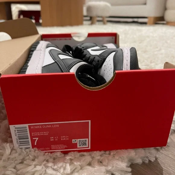 NIKE DUNK LOW "Black and White Panda" Size 7 - Picture 6 of 6